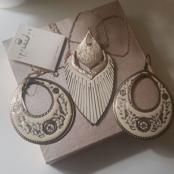 BOHO Feather Necklace and Earrings Bundle - Picture 4 of 8